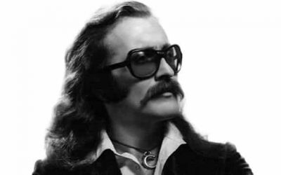 Robert Kolejli müzisyen Cem’den, devrimci sanatçı Cem Karaca’ya evrilmenin hikayesidir anlatılan